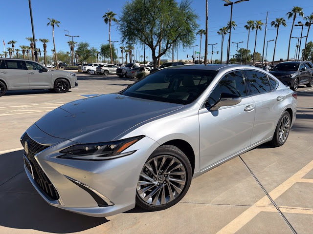 2024 Lexus ES 300h Luxury
